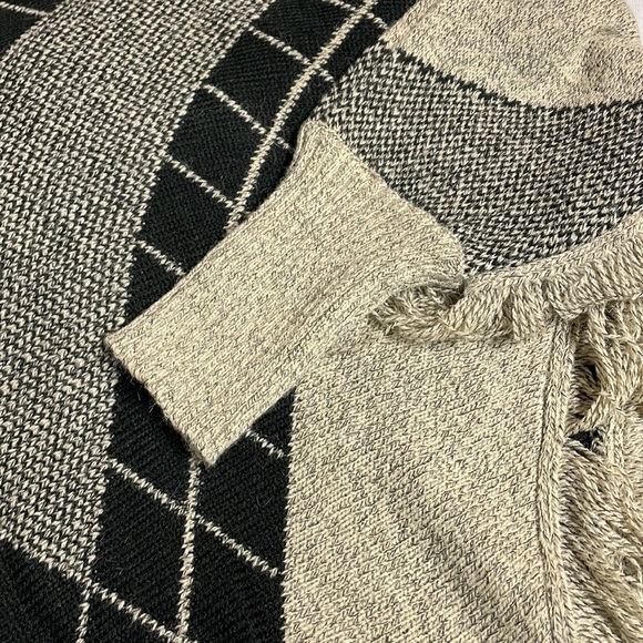 🌟Size L poncho sweater - Picture 2 of 2